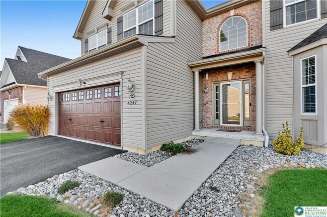 Building Photo - 4247 Beech Dr