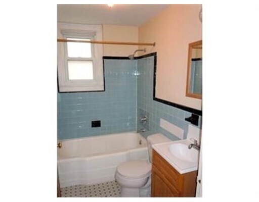 Building Photo - 32 Tappan St