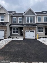 Building Photo - 9 Turf Ct