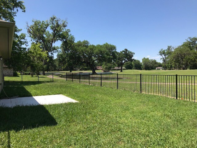 Building Photo - 2249 Ridgewood Dr