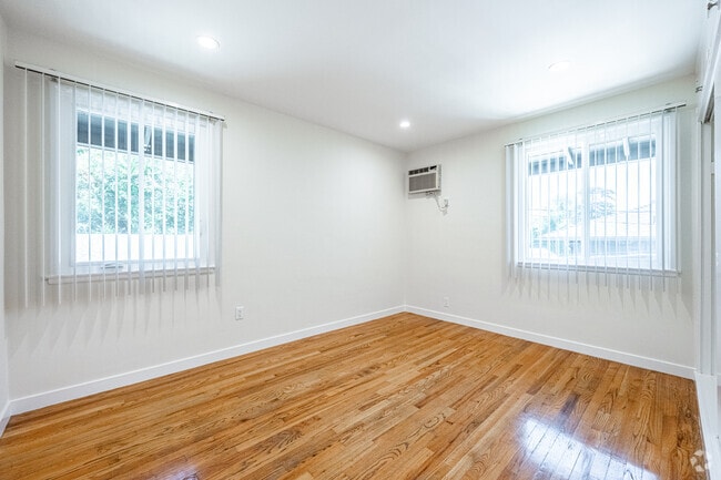 2BR, 1BA - 1,000SF - Bedroom - Park View Arbor Apartments