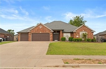 Building Photo - 2034 Willow Ridge Ave