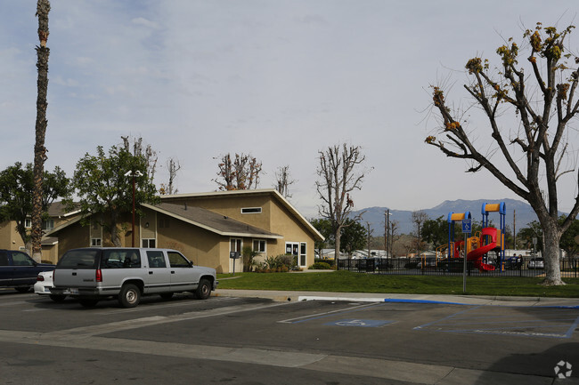 Foto del edificio - Hemet Estates