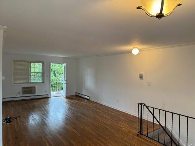 Building Photo - 348 Kensington Ln