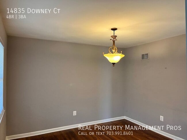 Building Photo - Qualify for a zero deposit option/deck bac...