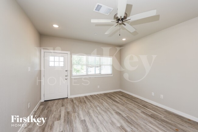 Building Photo - 622 Ava Trl
