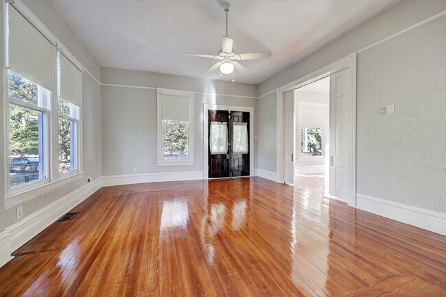 Building Photo - 1229 Heights Blvd