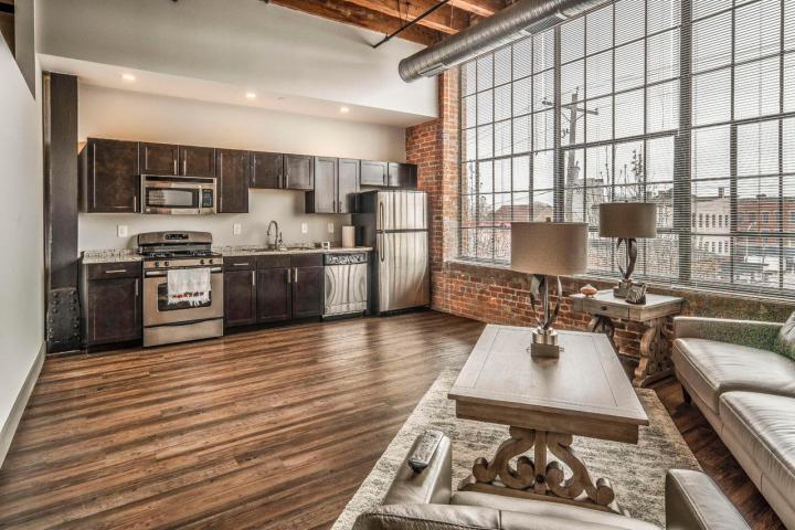 Foto principal - 570 S Front St