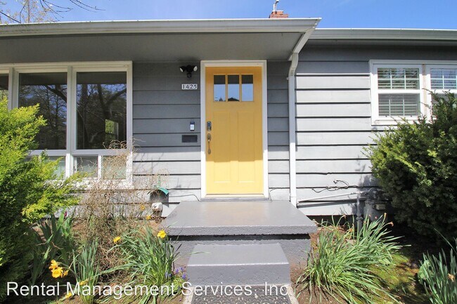 Foto del edificio - 2 br, 1 bath House - 1425 NE Highland St