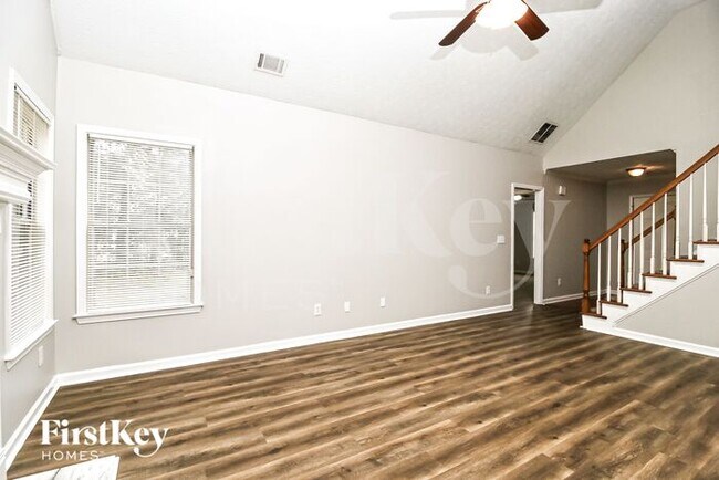 Foto del edificio - 270 Rosewood Cir