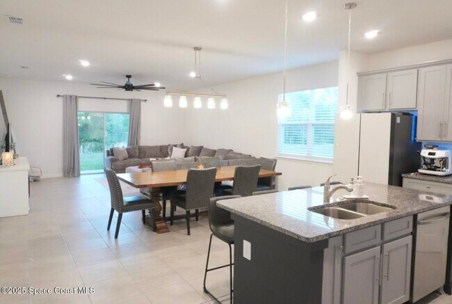 Foto del edificio - 4090 Heath Pl