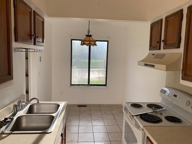 Foto del edificio - 5804 Okemos Rd