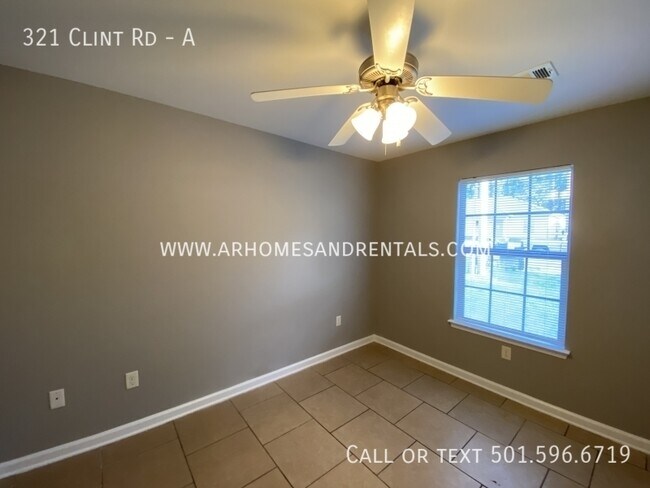 Foto del edificio - 321 Clint Rd - A | $850 | 2 beds, 2 full b...