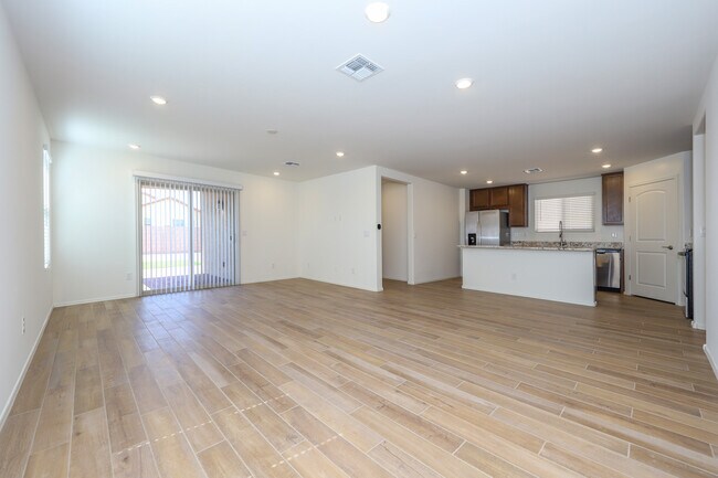 Building Photo - 9122 E Red Blf Ct