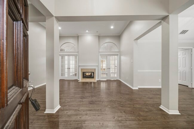 Foto del edificio - 1735 Berkoff Dr