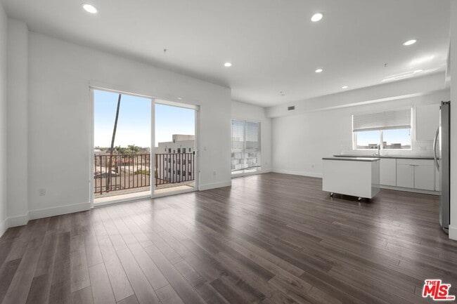 Building Photo - 1215 S Bedford St