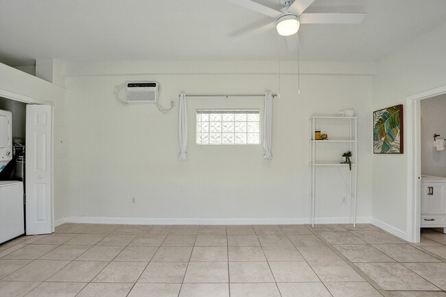 Building Photo - 1012 NE 17th Ct