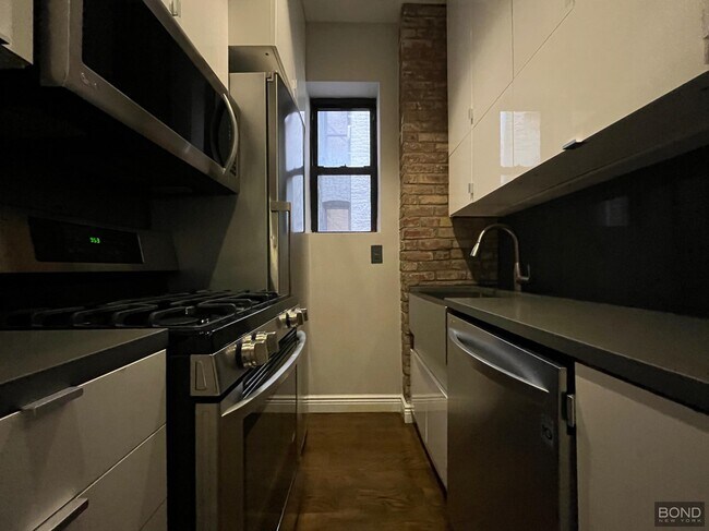 Foto del edificio - 336 E 18th St