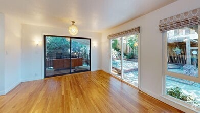 Building Photo - 2018 Queens Ln