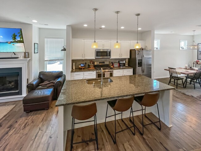 Building Photo - Stylish Townhome in Award-Winning River Mi...
