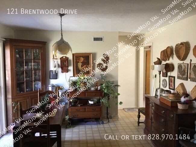 Building Photo - 121 Brentwood Dr