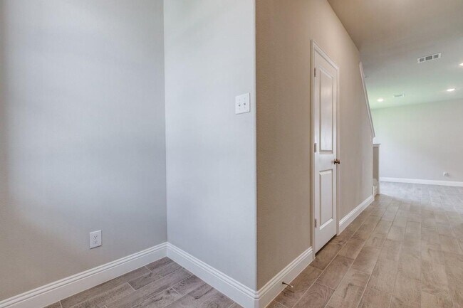 Building Photo - 1632 Barnwood Rd