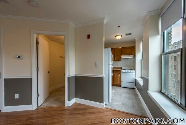 Building Photo - 1126 Boylston St