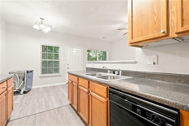 Foto del edificio - 7130 Brookview Way