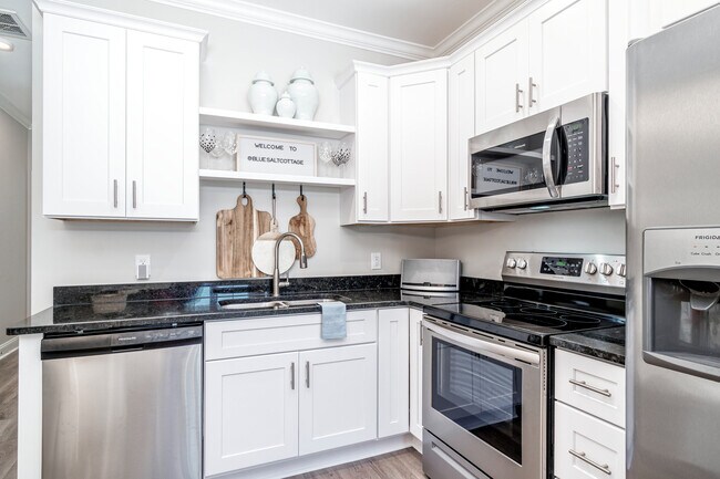 ¡Casa de playa a estrenar! ¡Acceso público a la playa al final de la calle (4 minutos a pie)! ¡Bienvenido a Blue Salt Cottage! - 103 S 13th St