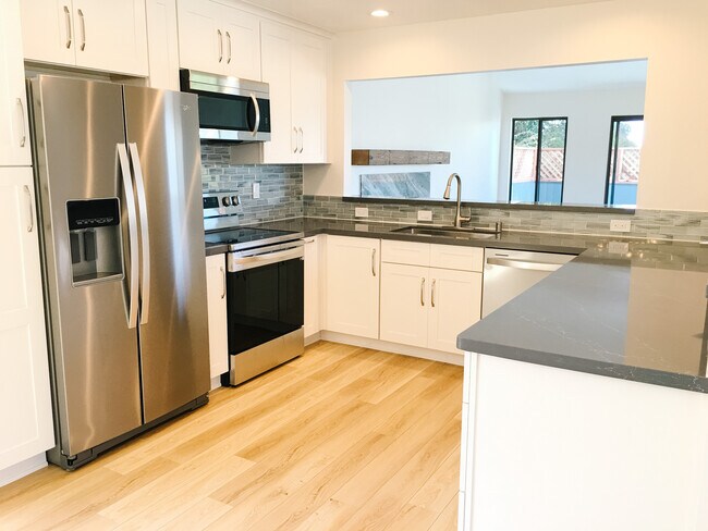 Building Photo - 2092 Penasquitas Dr