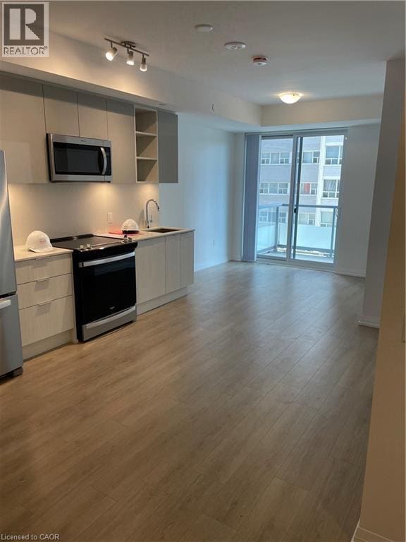 Building Photo - 25 Holly St