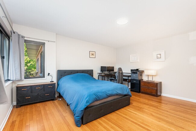 Foto del edificio - 537 Ridge Rd