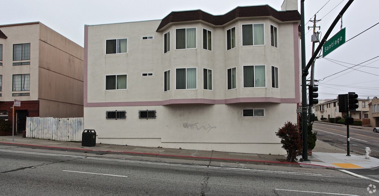 Building Photo - 796-798 Santiago St