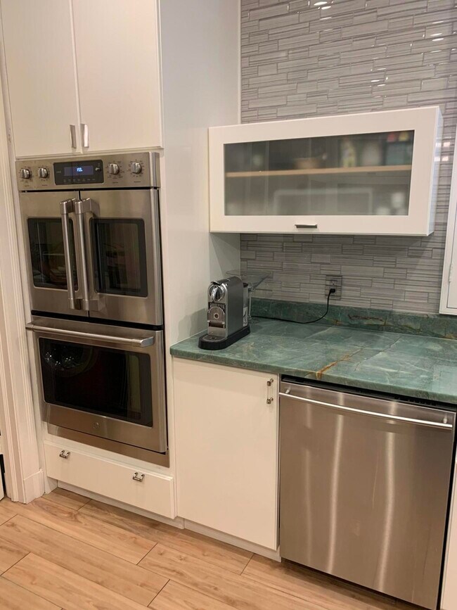 Foto del edificio - 160 Barton Ave