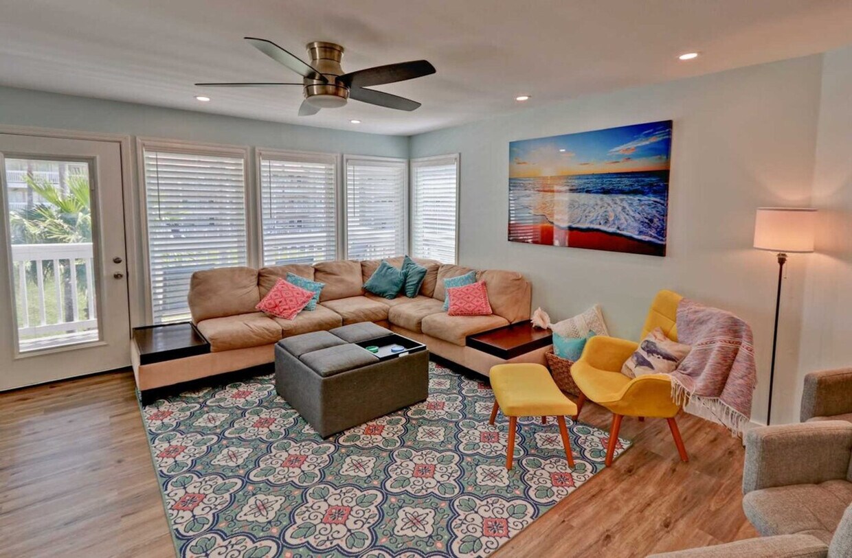 Primary Photo - 200 Padre Blvd