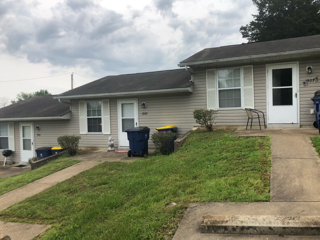 1927 Skyline Dr Unit 1927, De Soto, MO 63020 Apartments in De Soto