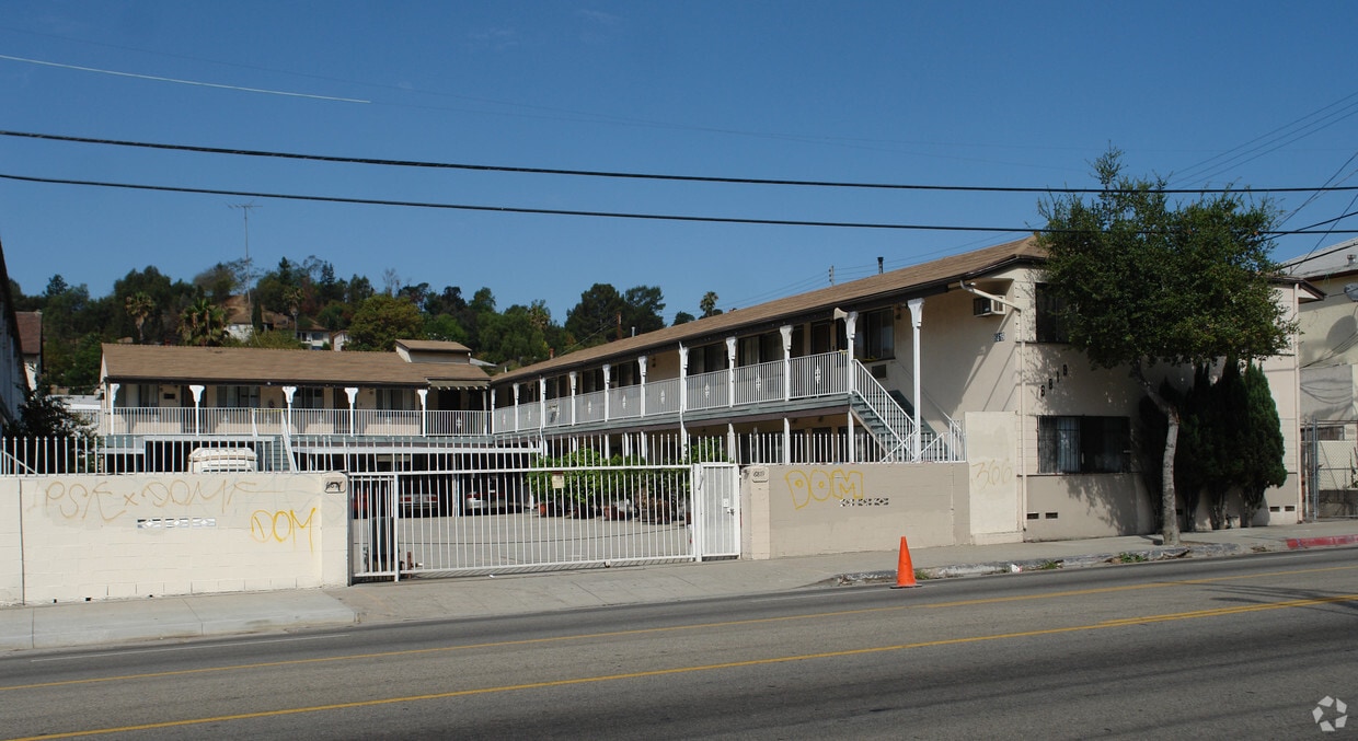 Primary Photo - 6817-6819 N Figueroa St
