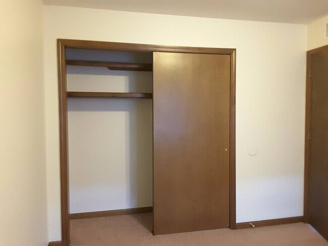 Foto del edificio - 120 S Silverwood Ln