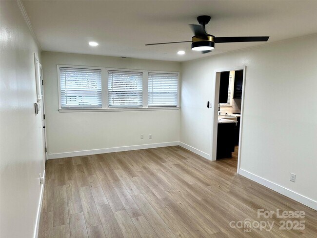 Foto del edificio - 1450 Academy St