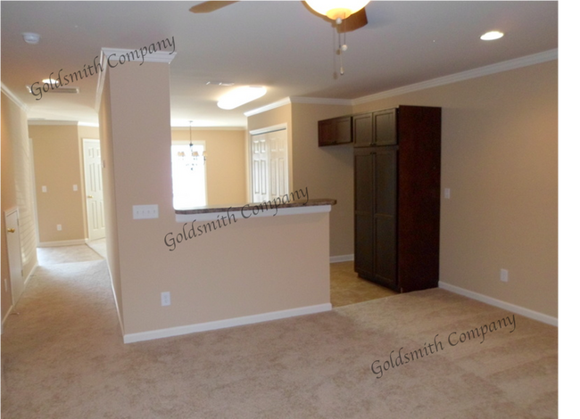 Foto del edificio - "Spacious 3-Bedroom Townhouse with 2.5 Bat...