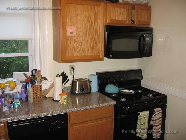 Building Photo - 30 Russell St