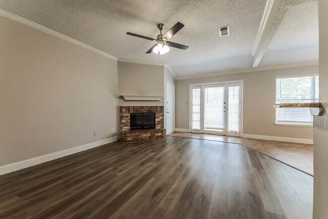 Foto del edificio - 2524 Park Valley Dr