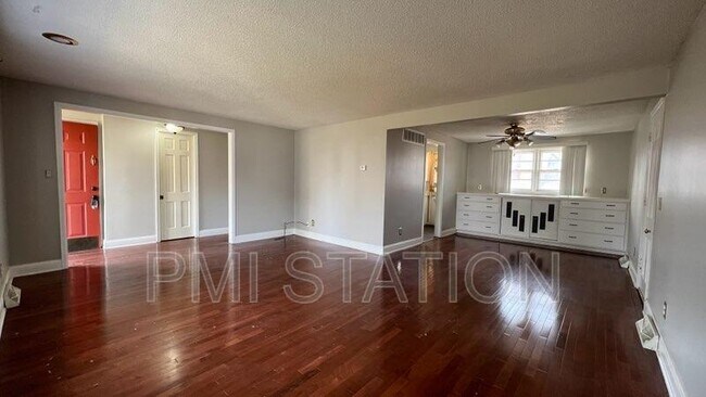 Foto del edificio - 9716 Lamar Ave