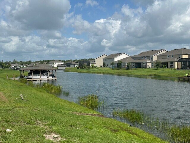 Foto del edificio - "Spacious Elegance in St. Cloud: 5-Bedroom Retreat with 3.5 Baths!"