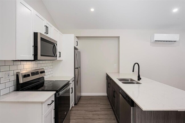 Photo du bâtiment - 120.5 Imperial Ave