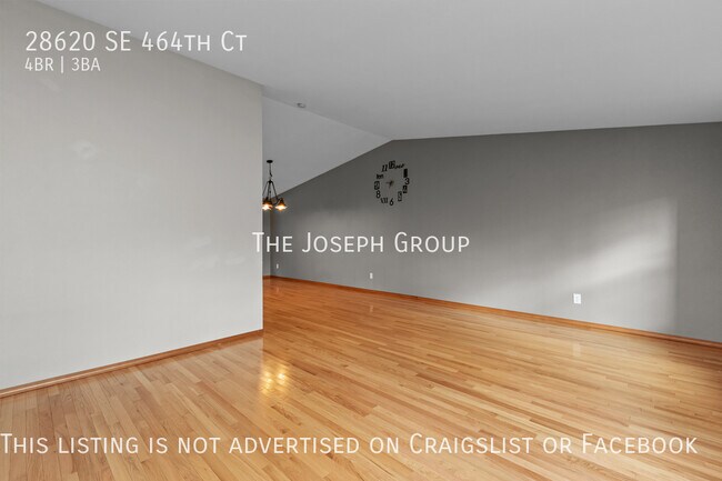 Building Photo - Beautiful and spacious 4 bed/2.5 bath in E...