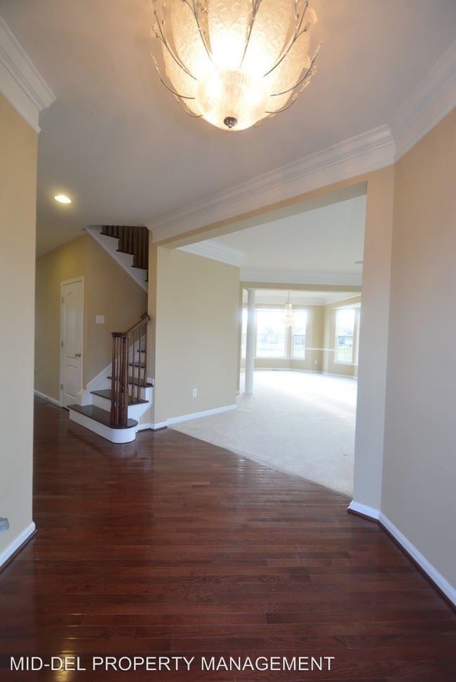Building Photo - 4 br, 3.5 bath House - 140 Gloucester Blvd.