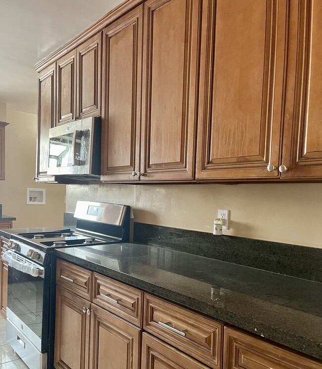 Foto del edificio - 8246 Beeman Ave