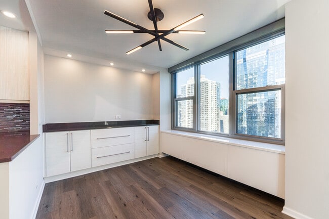 Building Photo - 400 E Randolph St