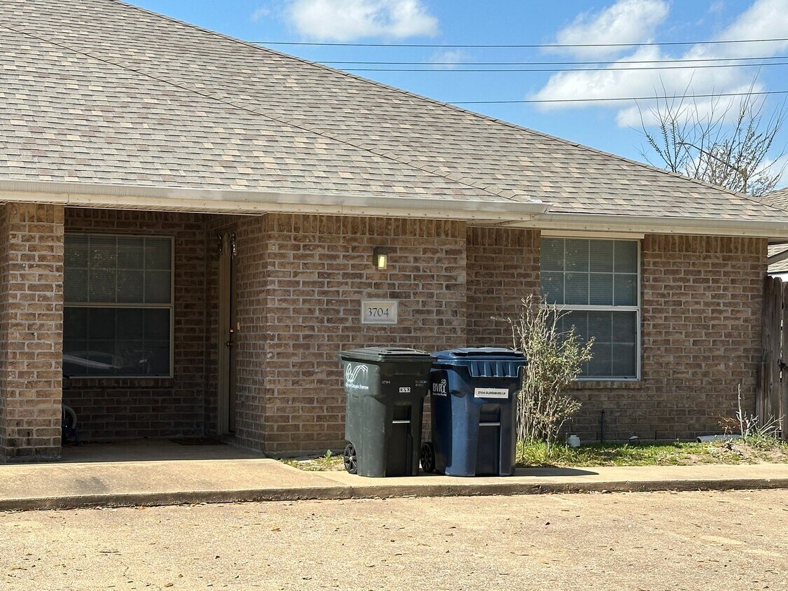 Foto del edificio - College Station - 3 Bedrooms / 3 Baths - D...
